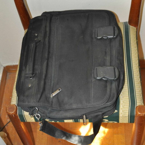Laptop bag like new, black with multiple compartments