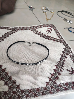 Κολιέ τσοκερ λεπτό μαύρο σουετ με ασημί στρας καινούργιο