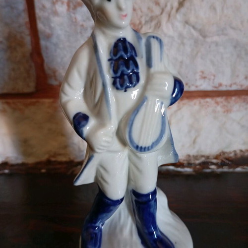 Vintage porcelain figurine like new