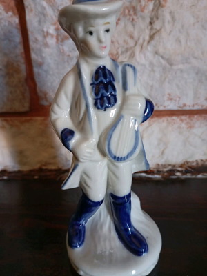 Vintage porcelain figurine like new