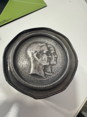 Metal box with royal couple like new