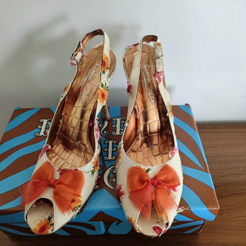 Peep toe floral fabric colorful sandals Tsakiris Mallas size 39 like new