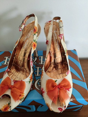 Peep toe floral fabric colorful sandals Tsakiris Mallas size 39 like new