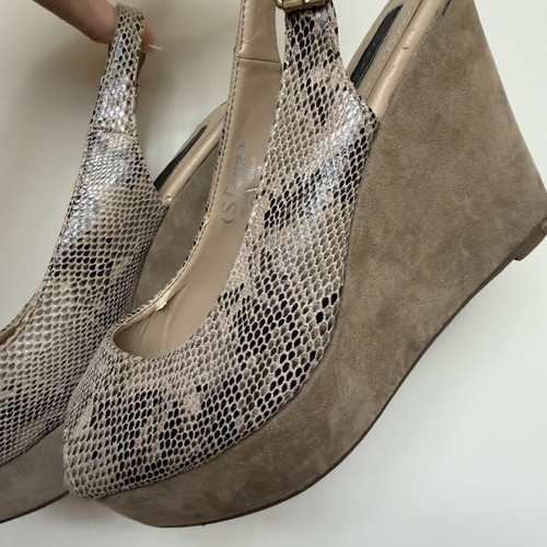 Sfera platform sandals like new, size 38, beige
