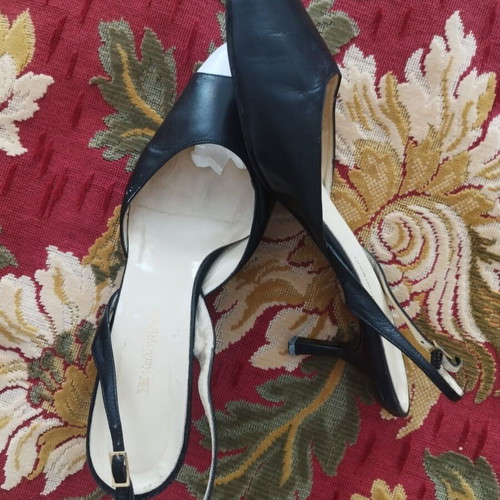 Black and white pumps size 39.5 used, high quality leather