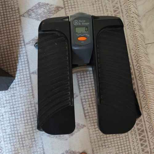 Twist & Shape step in like new condition with digital display