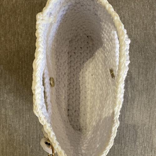 Handmade knitted bag white with gold chain