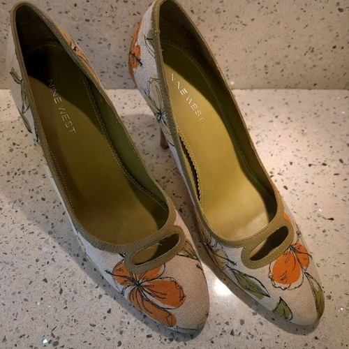 Nine West floral pumps new, leather interior, 9.5 cm heel