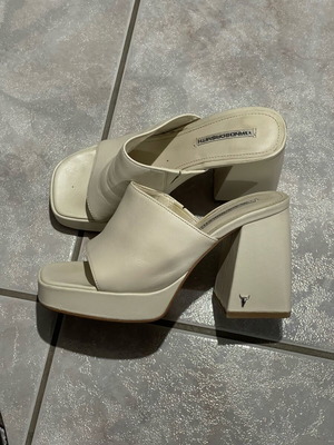 Windsor Smith white mule shoes with thick heel used