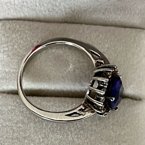 Silver 925 ring like new with blue stone and zircon
