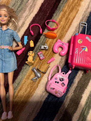 Barbie κούκλα σαν καινούργιο, έτοιμη για ταξίδι με αξεσουάρ