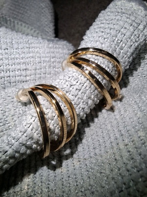 Earrings new gold color for all occasions