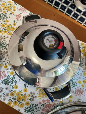 Pressure cooker with fast lid used
