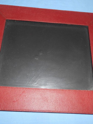 Κόκκινη κορνίζα για φωτογραφίες μεταχειρισμένη, διαστάσεις 34x28