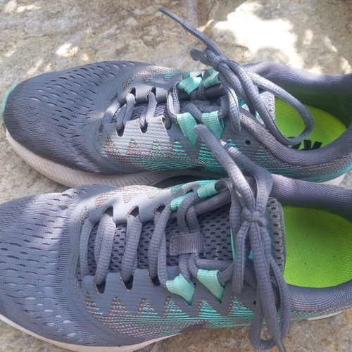 Nike athletic shoes like new, gray and turquoise, size 38
