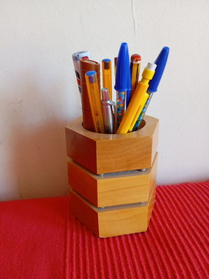 Wooden luxury pencil holder like new