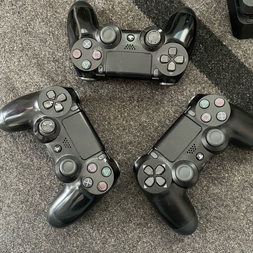 Sony DualShock 4 controllers like new, set of 3