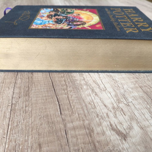 Harry Potter and the Deathly Hallows book