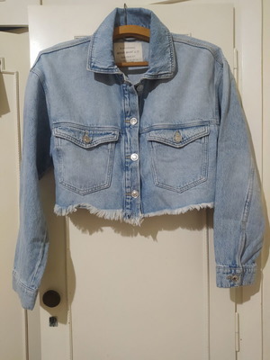 Stradivarius Cropped Jean Jacket XS like new, blue