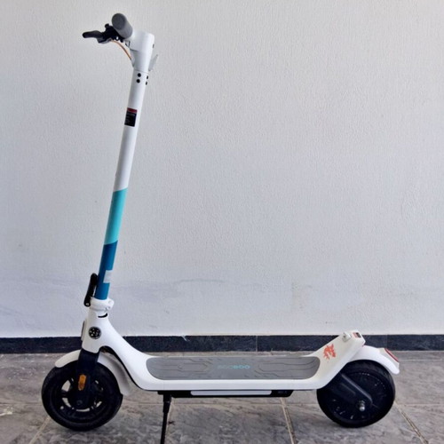 Egoboo X Maui California electric scooter like new, 25km/h max speed