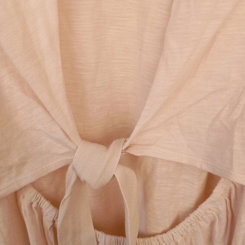 Regalinas top like new with bow and details beige pink