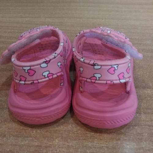 Girl's sandals size 21 with unicorn design like new