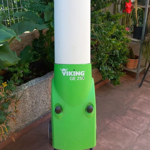 Viking GE250 electric branch shredder used with angled hopper