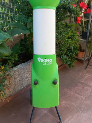 Viking GE250 electric branch shredder used with angled hopper