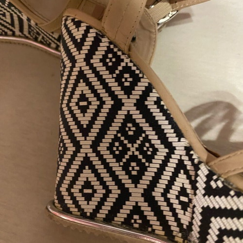 Platform sandals used, beige with black and white pattern, size 37