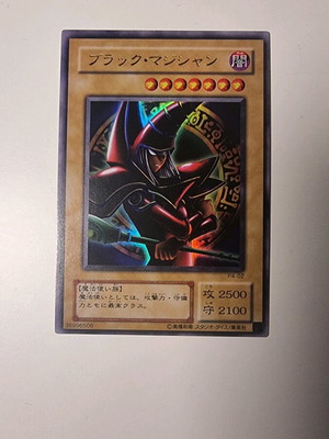 Yugioh Yu-Gi-Oh! Dark Magician Ultra Rare card like new, Japanese