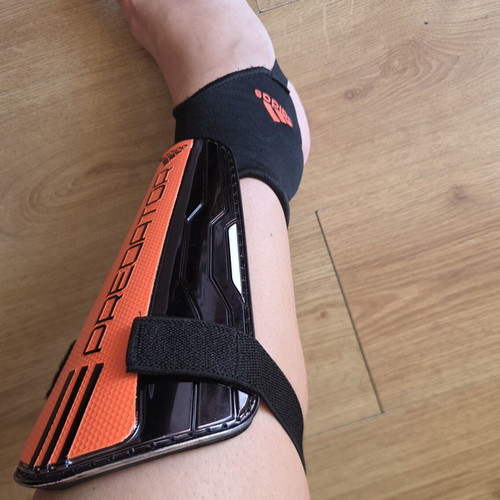 Adidas Predator shinguards size L like new