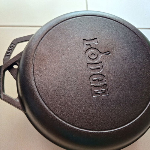 Lodge cast iron frying pan set with lid