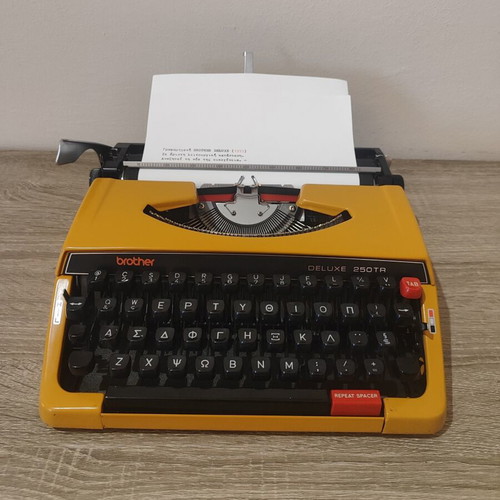 Brother Deluxe 250TR Vintage Typewriter 1975 mustard with Greek keyboard