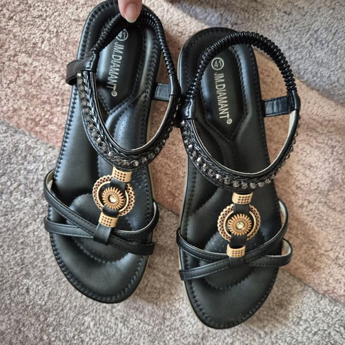 Flat sandals black color like new with metal details size 40
