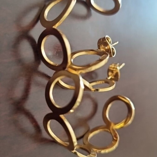Women's earrings in gold tone like new