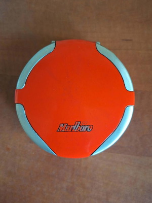 Marlboro vintage μεταλλικό τασάκι με καπάκι μεταχειρισμένο