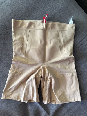 Spanx OnCore σορτς μέχρι το μέσο μηρού σαν καινούργιο, μπεζ συσφιγκτικό