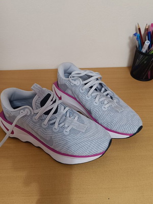 Nike women's athletic shoes size 40.5, like new, purple