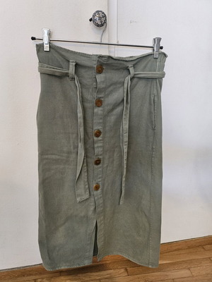 Zara skirt mint color like new, fits M and L sizes