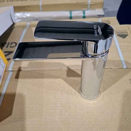 Chrome sink faucet new with metal click-clack valve 1 1/4'