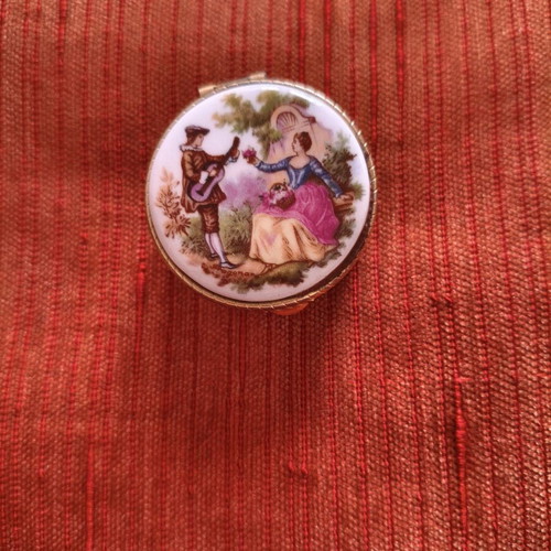 Vintage metal pillbox Limoges style Fragonard used