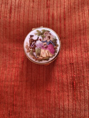 Vintage metal pillbox Limoges style Fragonard used