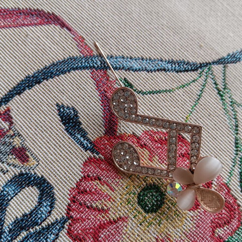 Pin used, white and gold with defect