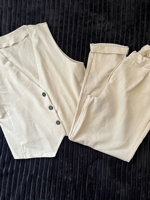 Striped vest and pants set like new, white and beige
