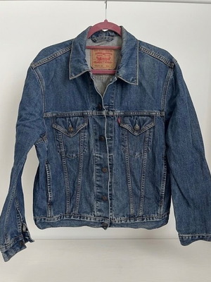 Levi's Original Trucker Denim Jacket Size M like new, blue