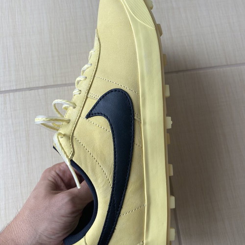 Nike sneakers new, size 42.5, yellow