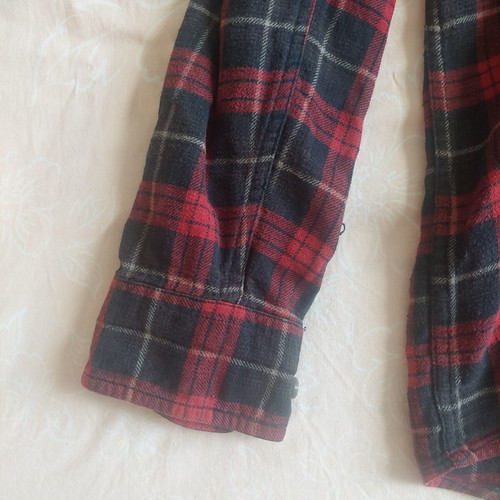 Croft & Barrow men's flannel shirt plaid red black size L like new