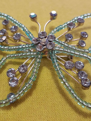 Καρφίτσα πεταλούδα μεταχειρισμένη σε γαλάζιες αποχρώσεις