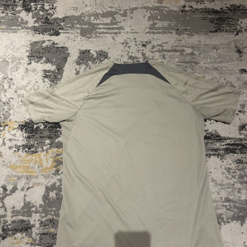 Paris Training Jersey like new, size large