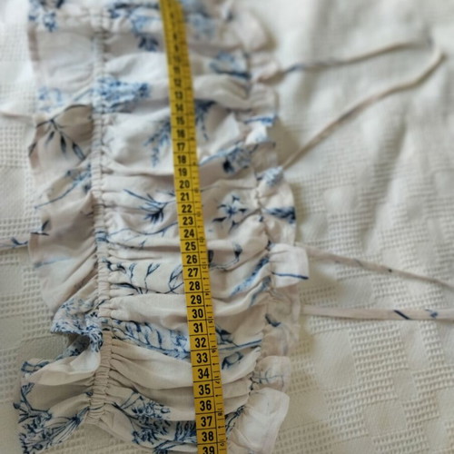 Crop top small floral H&M like new, linen blend, white and turquoise